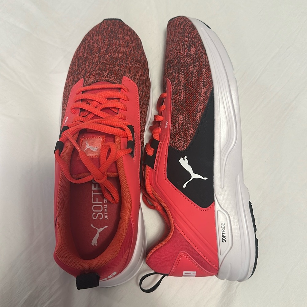 NWOT Size 7 boys running shoe puma